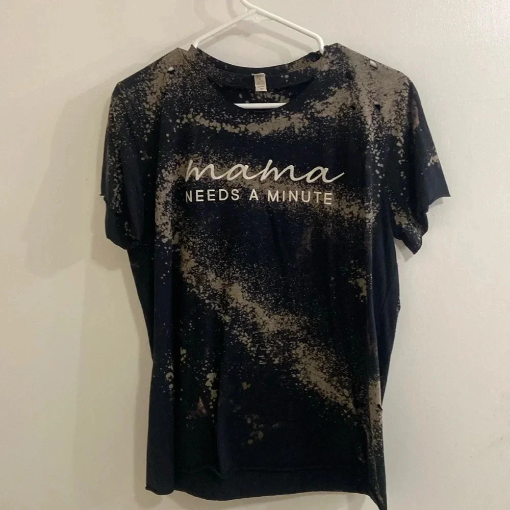 Mama needs a minute black black pattern tee size medium